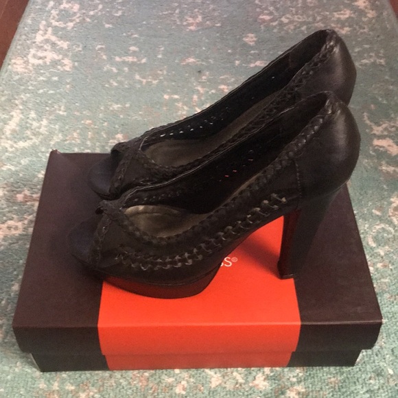 Guess Black Peep Toe Pumps - Picture 2 of 5